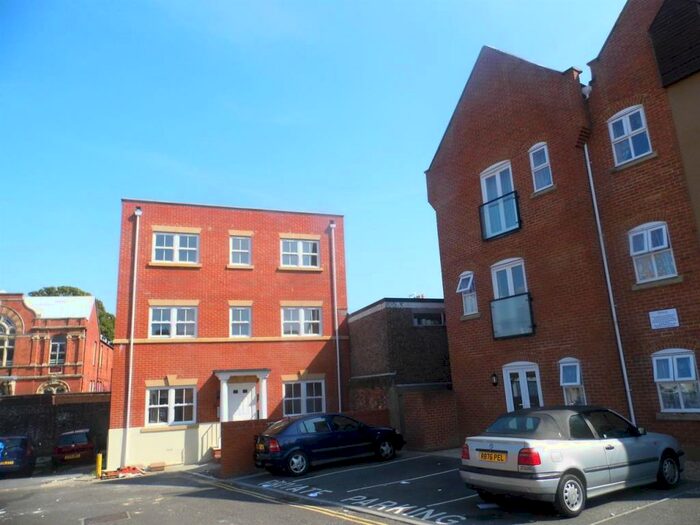 1 Bedroom Flat To Rent In Globe Court, Poole, BH15