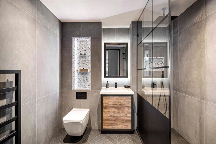 2 Bedroom Apartment For Sale In The Stage, Hewett Street, London, EC2A