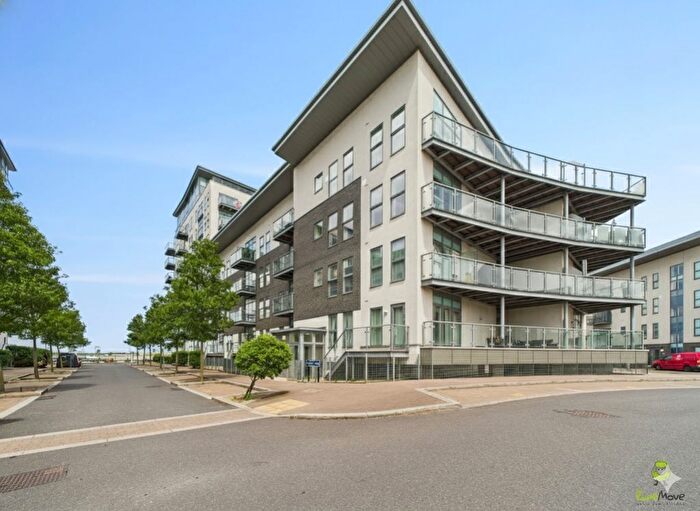 2 Bedroom Flat For Sale In Darbyshire House Clovelly Place, Greenhithe, Kent, DA9