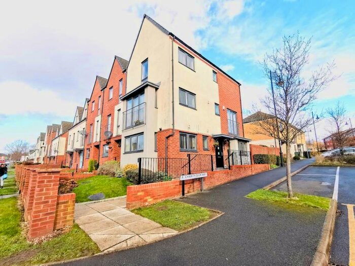 3 Bedroom House To Rent In Charity Bick Way, West Bromwich, B70