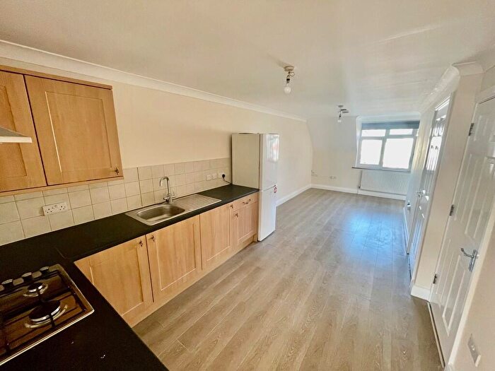 2 Bedroom Flat To Rent In Hermon Hill, South Woodford, London, E18
