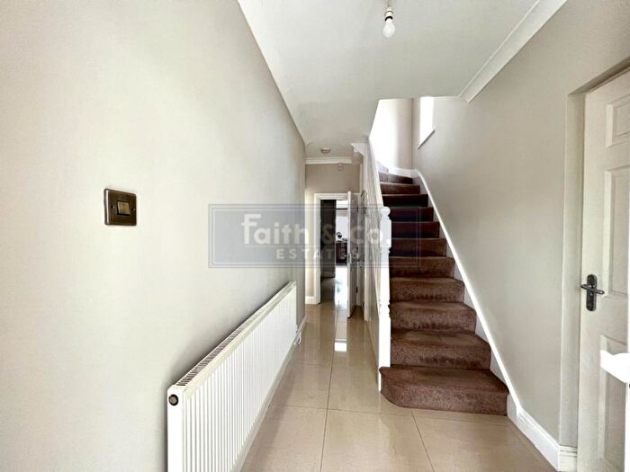 6 Bedroom Semi-Detached House To Rent In Fern Lane, Hounslow, TW5