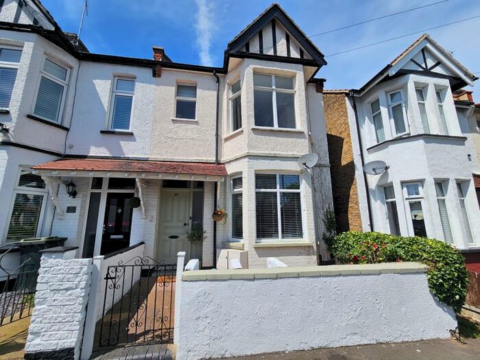 1 Bedroom Flat To Rent In Fleetwood Avenue, Westcliff-On-Sea, SS0