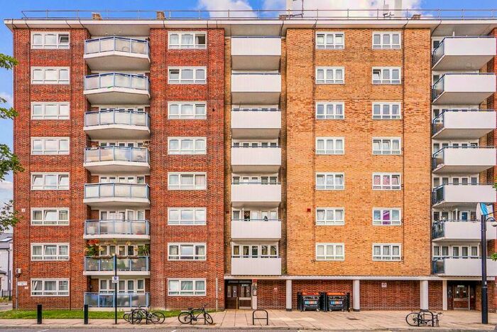 3 Bedroom Flat To Rent In Barclay Close, Cassidy Road, London, SW6