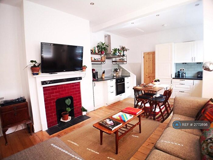 3 Bedroom Maisonette To Rent In Lyndhurst Road, London, N22