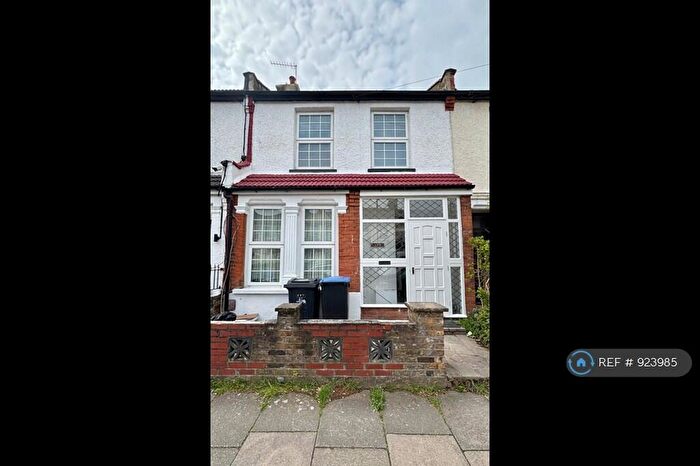 4 Bedroom Terraced House To Rent In Kingsway, Enfield, EN3