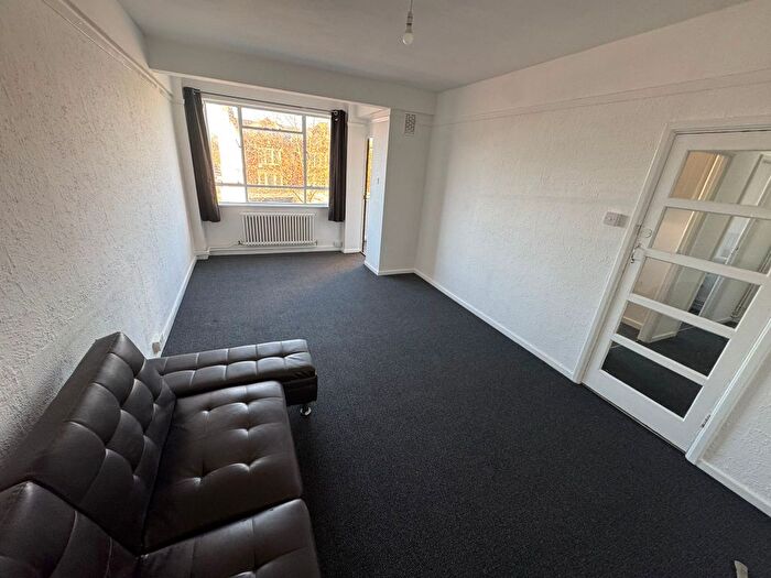 2 Bedroom Flat To Rent In Christchurch Road, London, SW2