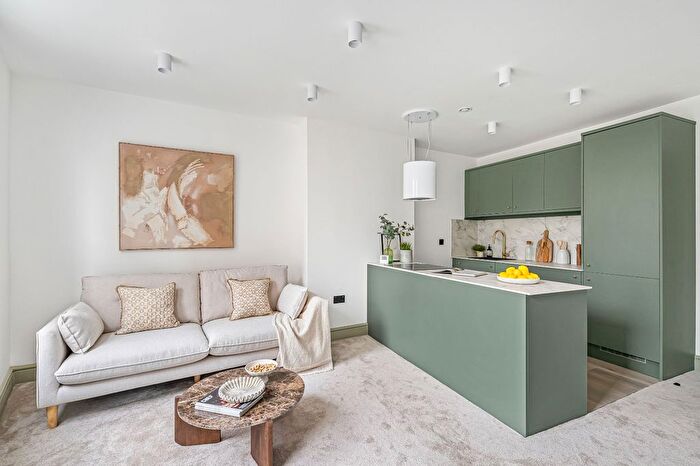 1 Bedroom Flat For Sale In Wandsworth Road, Clapham Town, SW8