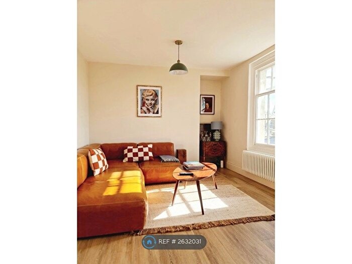 1 Bedroom Flat To Rent In Trinity Square, Margate, CT9