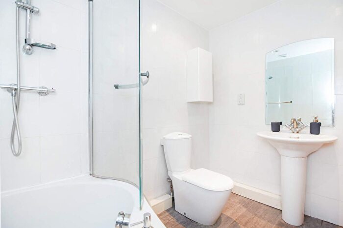 1 Bedroom Flat To Rent In Victoria Terrace, Leeds, LS3