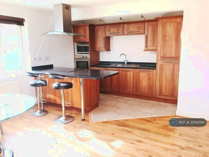 2 Bedroom Flat To Rent In Main Road, Walters Ash, High Wycombe, HP14