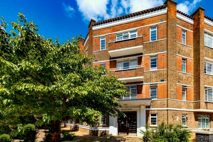 3 Bedroom Flat To Rent In North Hill, Highgate, N6
