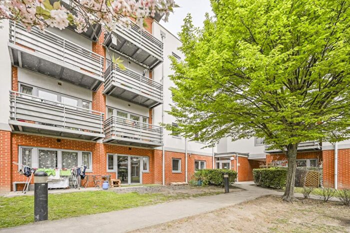 2 Bedroom Flat To Rent In Hawker Place, Walthamstow, Walthamstow, London, E17