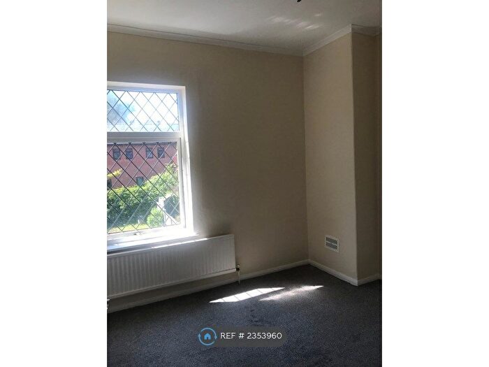 2 Bedroom End Of Terrace House To Rent In George Street, Wakefield, WF4