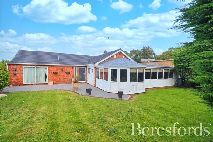 3 Bedroom Bungalow For Sale In Private Road, Chelmsford, CM2