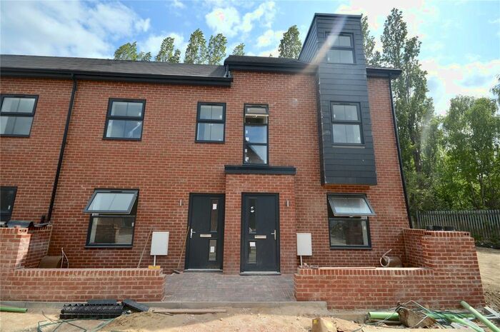 Detached House To Rent In Whitwell Street, Sheffield, South Yorkshire, S9