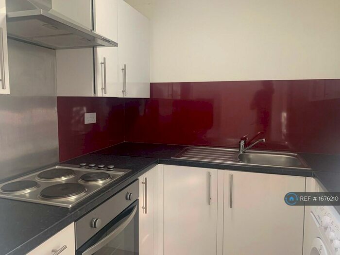 Studio To Rent In Snowdon Drive, London, NW9