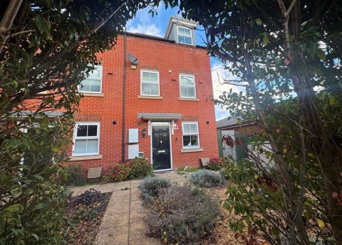 3 Bedroom Terraced House For Sale In Newbury, Berkshire, RG14