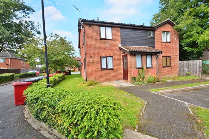 1 Bedroom Apartment To Rent In Mountbatten Close, Slough, Berkshire, SL1