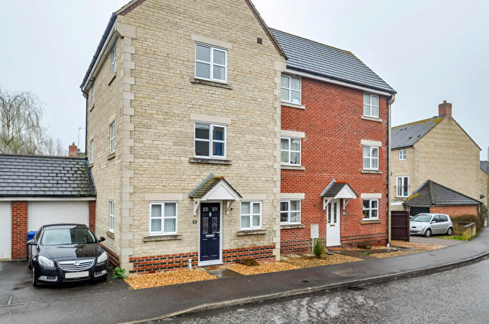 3 Bedroom Semi-Detached House To Rent In Mallards Way, Bicester, Oxfordshire, OX26