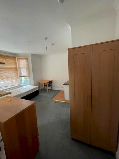 Studio To Rent In Station Road, London, N3