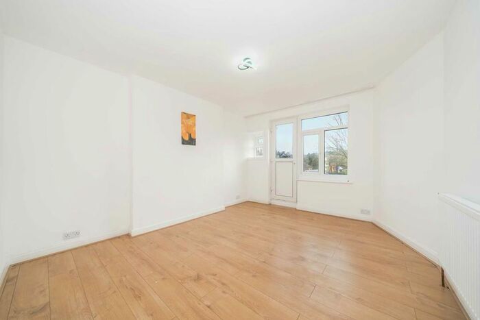 2 Bedroom Flat To Rent In Wide Way, Mitcham, CR4