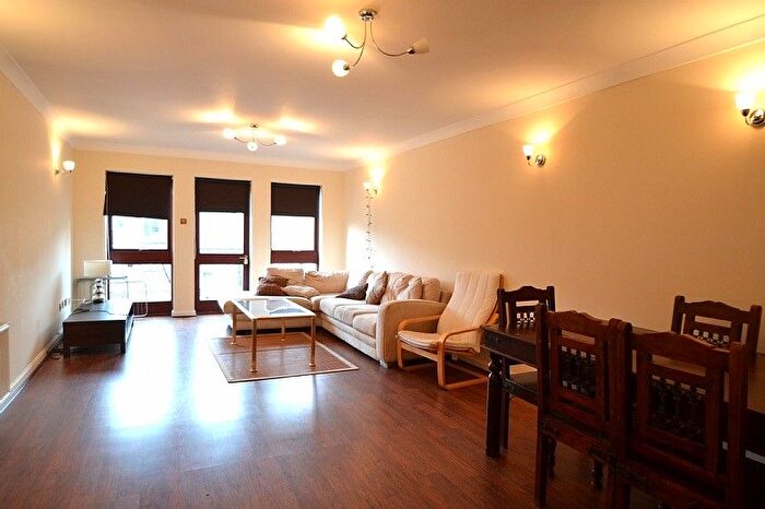 4 Bedroom Flat For Sale In Goodhart Place, London, E14