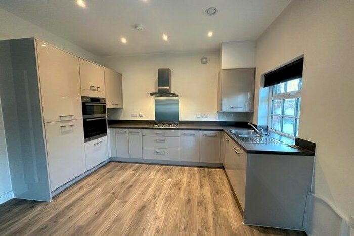 2 Bedroom Flat To Rent In Butler Way, Wakefield, WF1