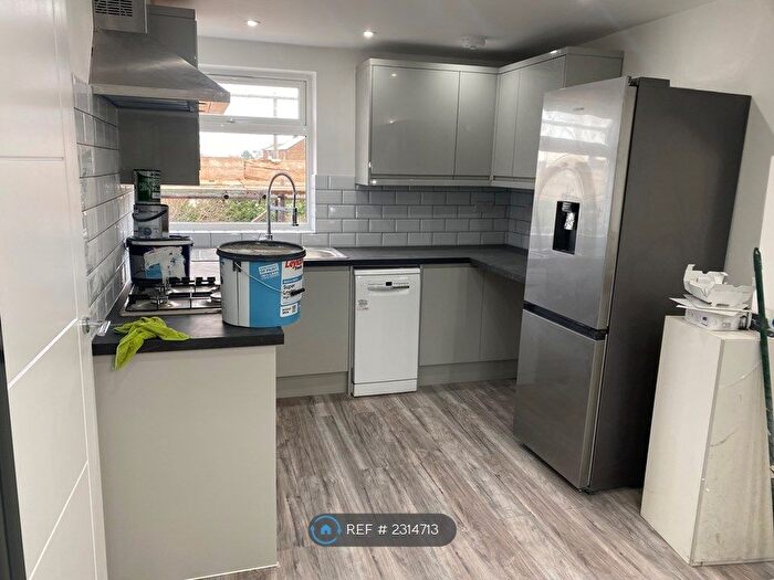 2 Bedroom Flat To Rent In Cross Lances Road, Hounslow, TW3