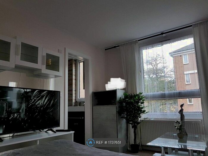 Studio To Rent In John Strachey House, London, SW6