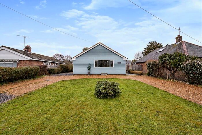4 Bedroom Bungalow To Rent In Aldingbourne, PO20