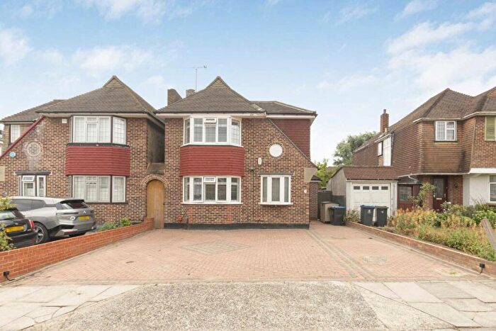3 Bedroom Detached House For Sale In Wilton Grove, New Malden, KT3