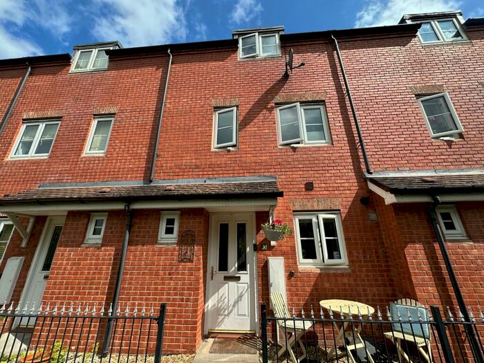 4 Bedroom Town House To Rent In Wordsworth Ave, Stratford, CV37