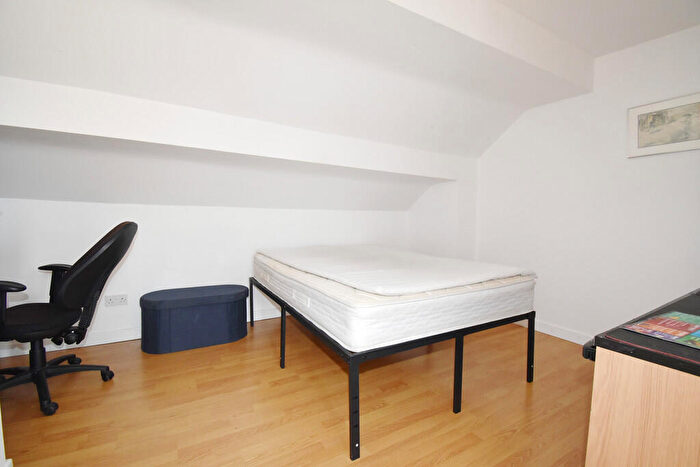 3 Bedroom Terraced House For Sale In Colchester Street, Coventry, CV1 - Photo 11