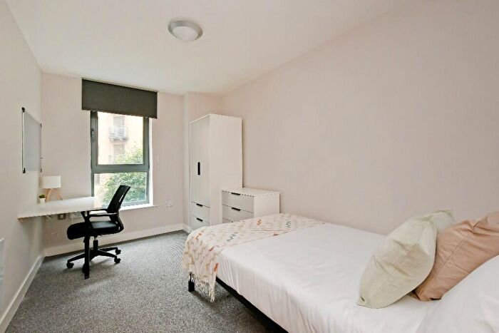 3 Bedroom Apartment To Rent In West One, Fitzwilliam Street, Sheffield, S1