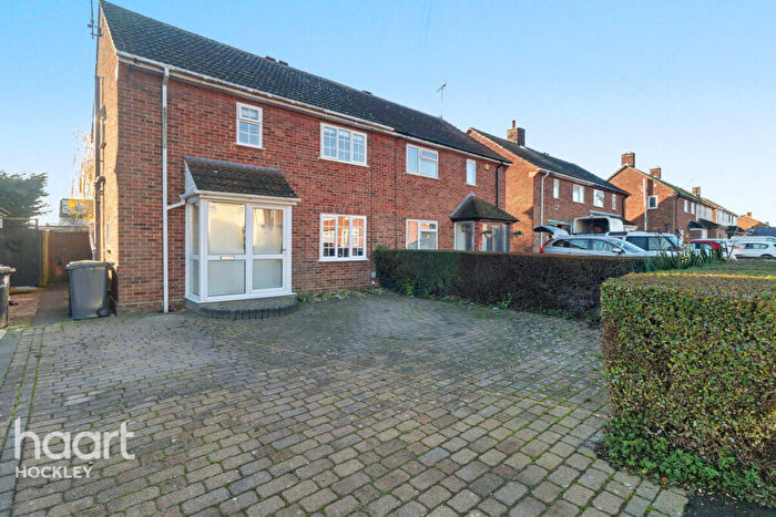 3 Bedroom Semi-Detached House For Sale In Rochford Garden Way, Rochford, SS4