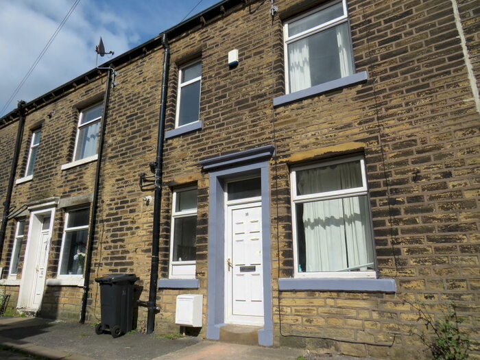 2 Bedroom Gite To Rent In Thackray Street, Halifax, HX2