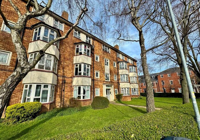 Studio To Rent In Green Road, Southsea, PO5