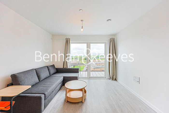 1 Bedroom Apartment To Rent In Donovan Way, Harrow, HA1