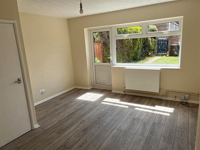 2 Bedroom House To Rent In Coleraine Close, Lincoln, LN5