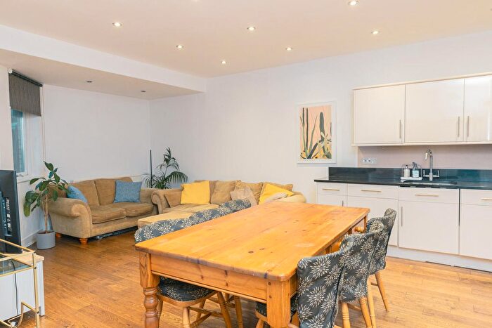 2 Bedroom Flat For Sale In Westbourne Grove, London, W2