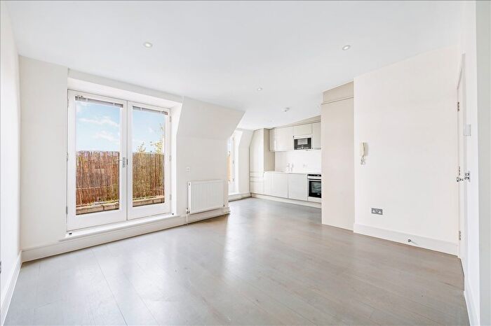 1 Bedroom Flat To Rent In Goldhawk Road, Shepherd's Bush, W12