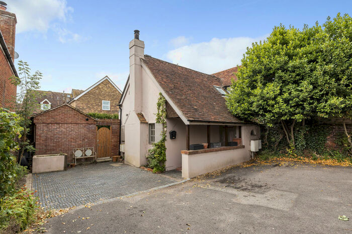4 Bedroom House To Rent In Stanford Road, Lymington, SO41