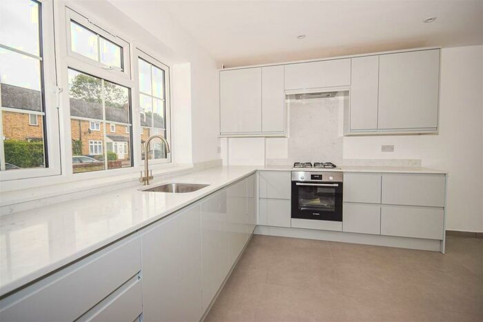 2 Bedroom End Of Terrace House To Rent In Bayham Road, Morden, SM4