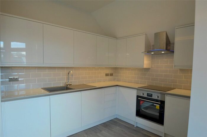 2 Bedroom Flat To Rent In Whytecliffe Road South, Purley, CR8