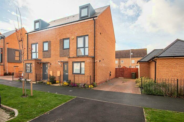 4 Bedroom Semi-Detached House To Rent In Holt Avenue, Brooklands, MK10