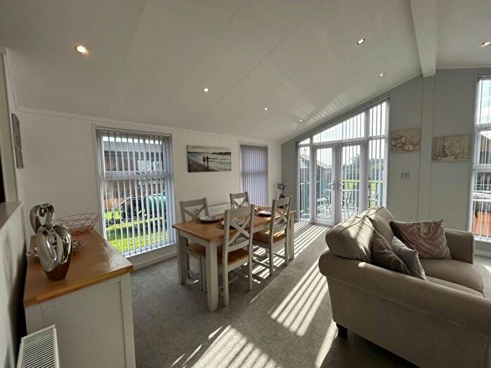2 Bedroom Lodge For Sale In Fitling Lane, Fitling, Hull, HU12