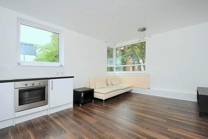 1 Bedroom Flat To Rent In Victoria Villas, Richmond TW9