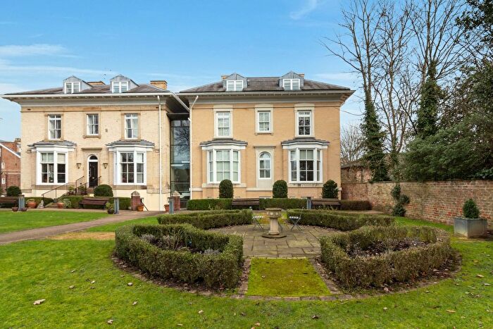 2 Bedroom Flat For Sale In Mill Mount, York, North Yorkshire, YO24