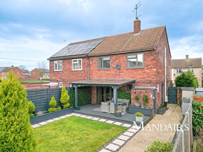 3 Bedroom Semi Detached House For Sale In Derwent Drive, Gunthorpe, Peterborough, PE4